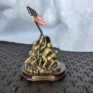 US Marine Corps Iwo Jima Memorial Figurine Washington DC